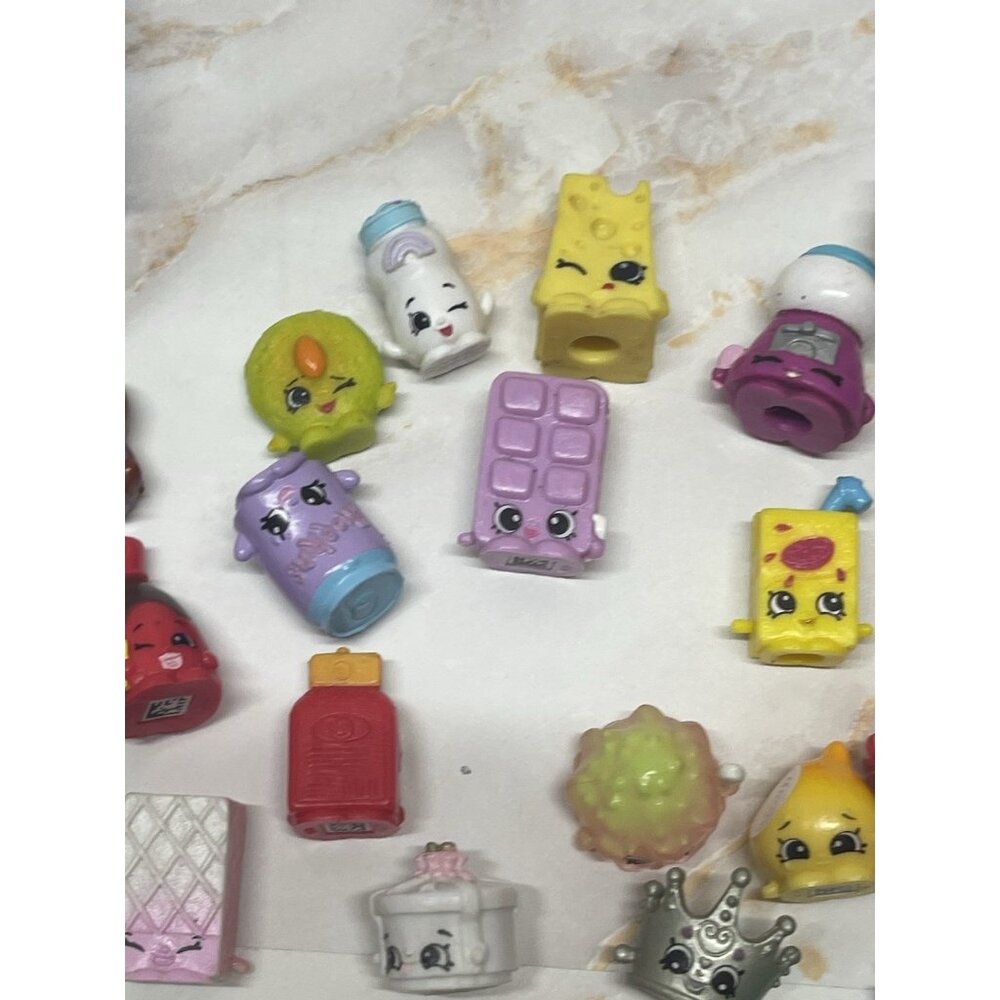 Shopkins Sweet Spot Shop PARTIAL PARTS ONLY Plus 45 Shopkins, Dress, Recipe Box - Picture 6 of 16
